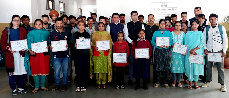 Deputy Commissioner Raghav Sharma distributed eligibility certificates to 31 children under Chief Minister Sukhashray Yojana.